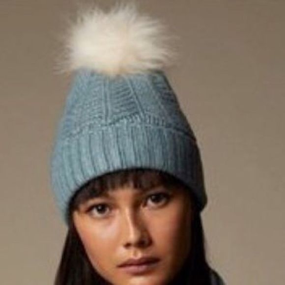 Love & Lore Accessories - Blue sherpa lined toque beanie